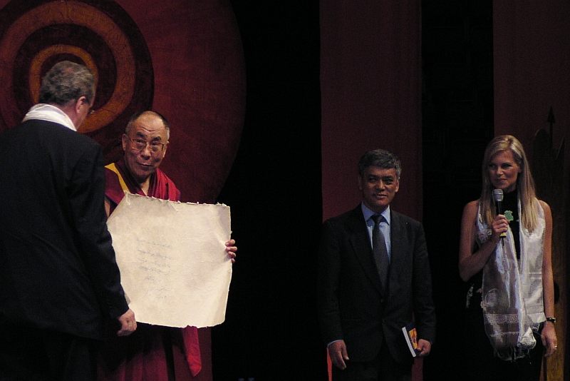 Die Friedensbotschaft des XIV. Dalai Lama  in der Münchner Olympiahalle