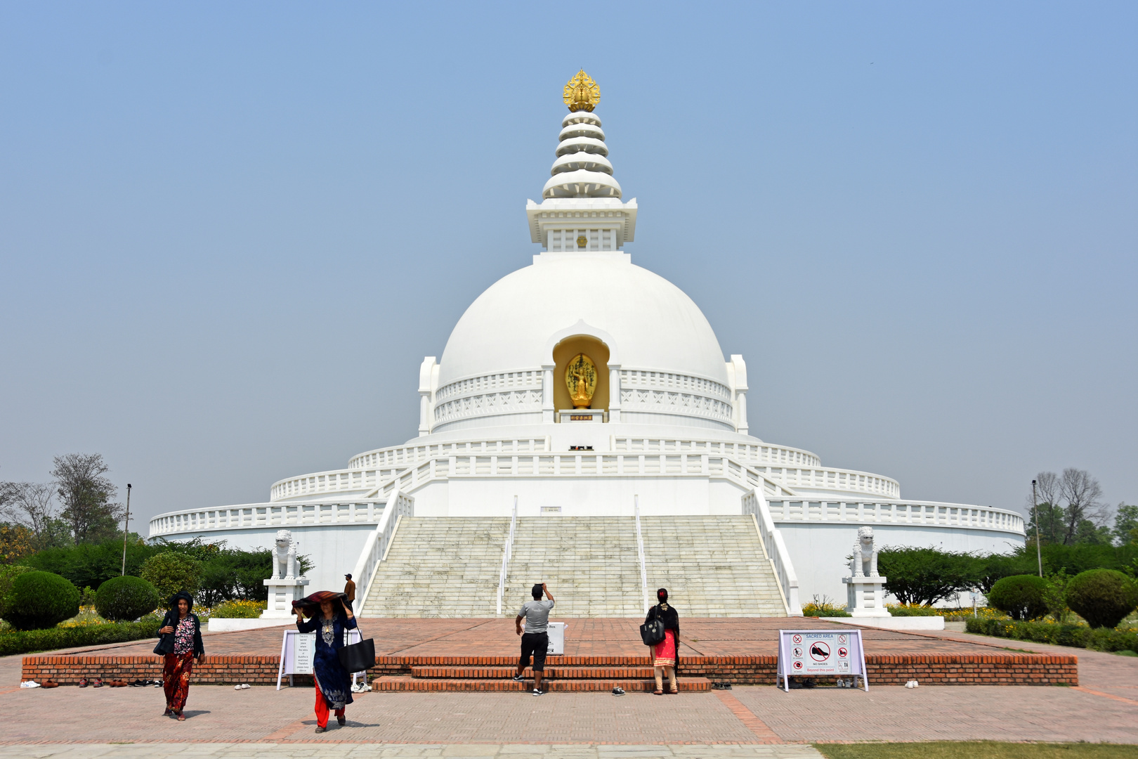 Die Friedenspagode im Friedenspark von Lumbini