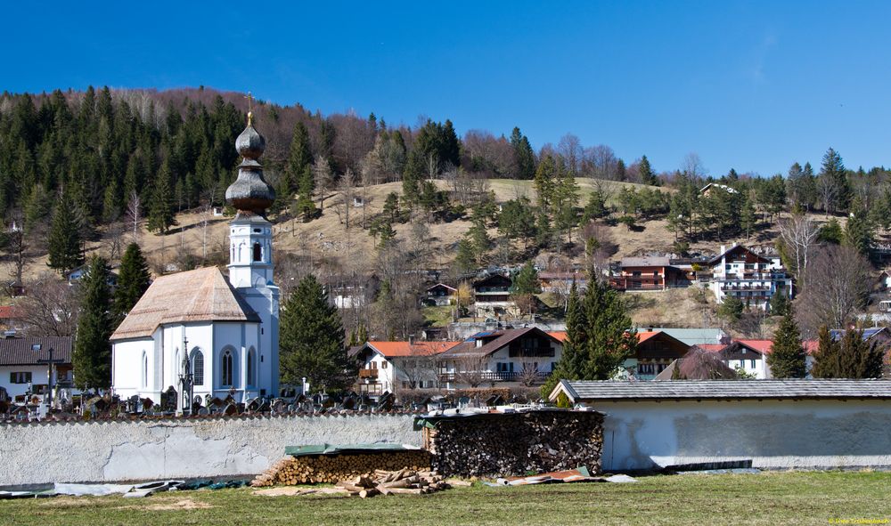 Die Friedhofskirche St. Nikolaus in Mittenwald