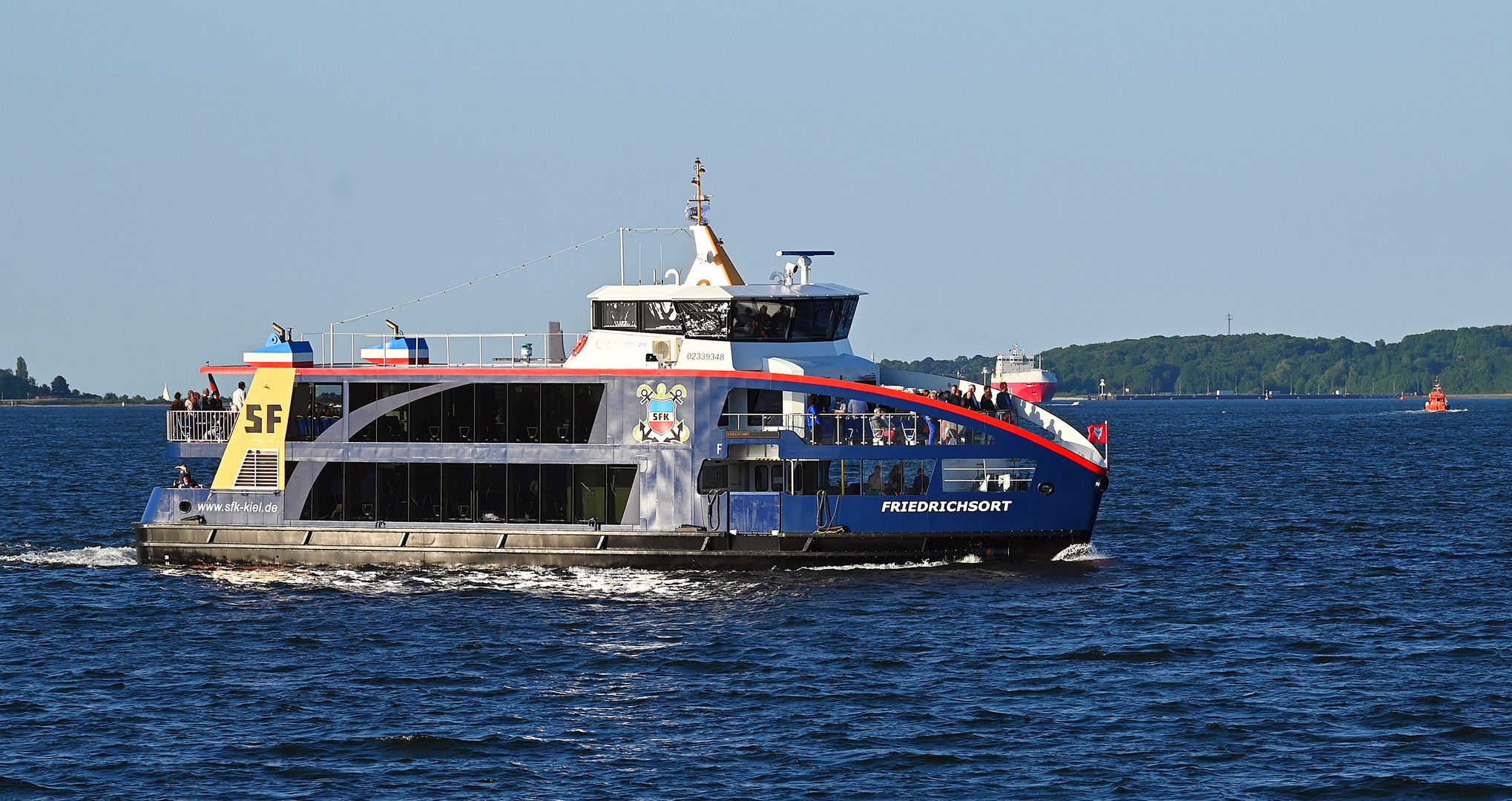 Die FRIEDRICHSORT vor der Schleuse Kiel Holtenau