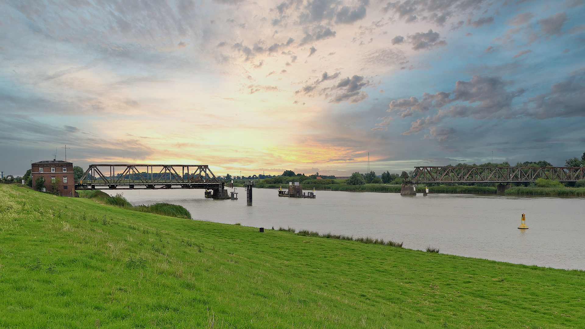 Die Friesenbrücke „Eisenbahnbrücke“ 