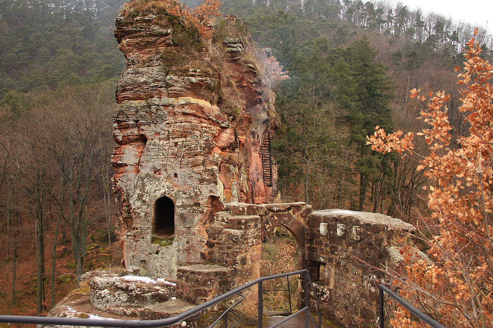 Die Froensburg ist eine Riesenburg im nördlichen Elsass, zu sehen….