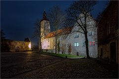 Die Frontansicht der Wasserburg Egeln