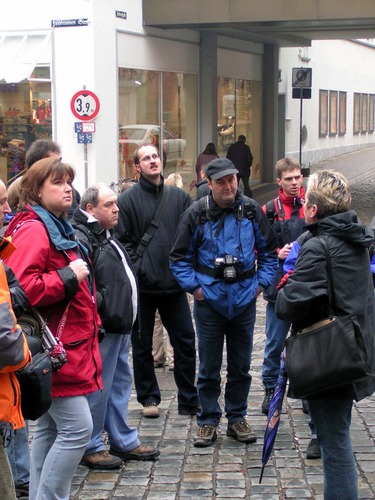 die Führung war prima ... alle ganz Ohr