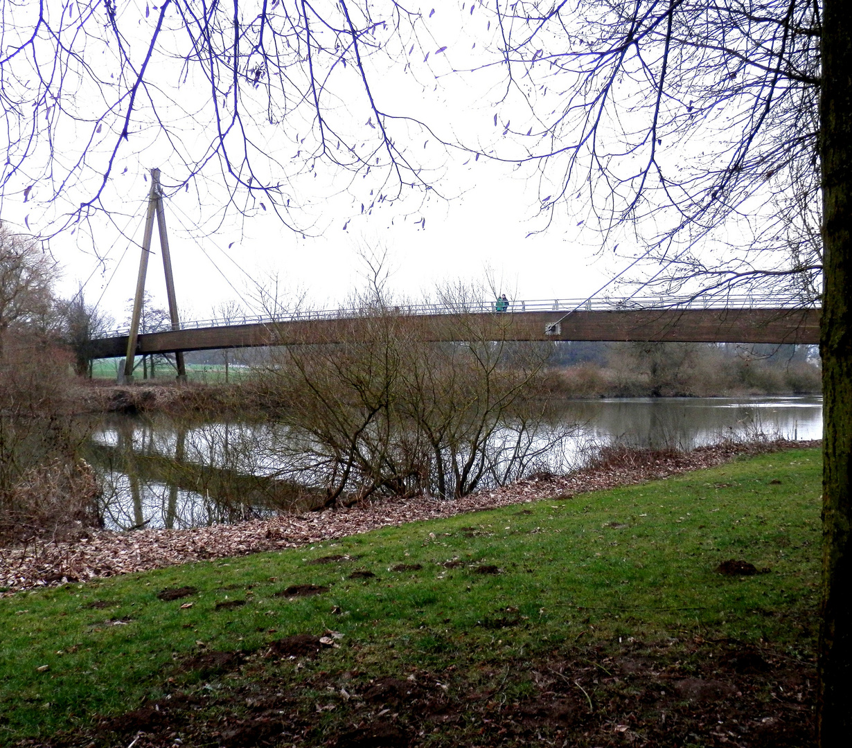 Die Fuß- und Radwegebrücke...