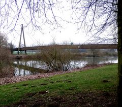 Die Fuß- und Radwegebrücke...