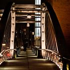 Die Fußgängerbrücke zwischen Hafen City und Speicherstadt in Hamburg