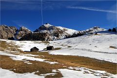 die Gampenalm im Hintergrund die Schlüterhütte