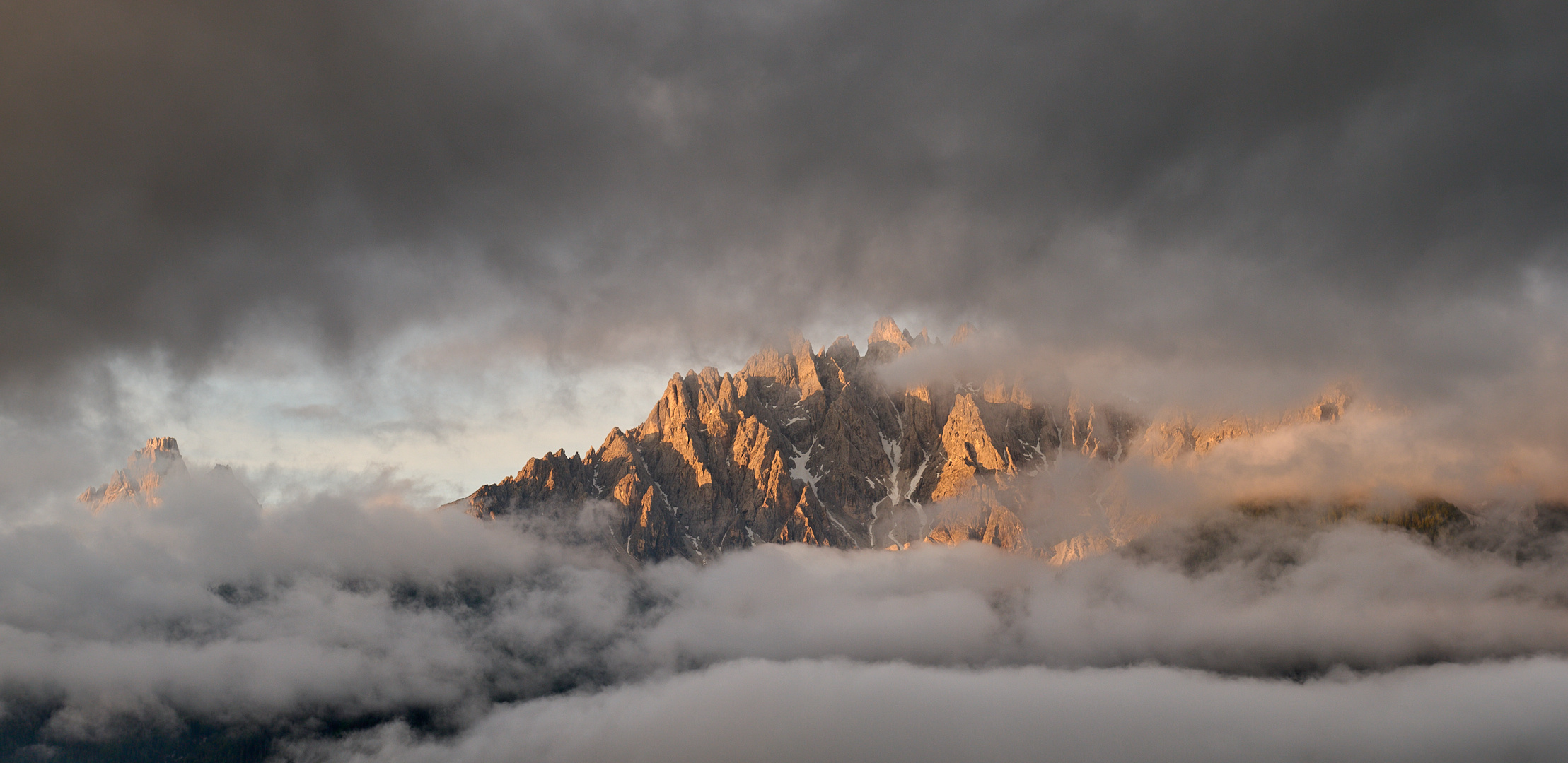 Die ganze Nacht Regen und dann lösten sich morgens um 6 Uhr die Wolken im Pustertal...