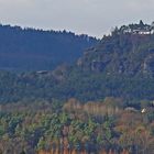 Die Gaststätte und somit der östlichere  Gipfleteil des Rauensteines in der Sächsischen Schweiz...