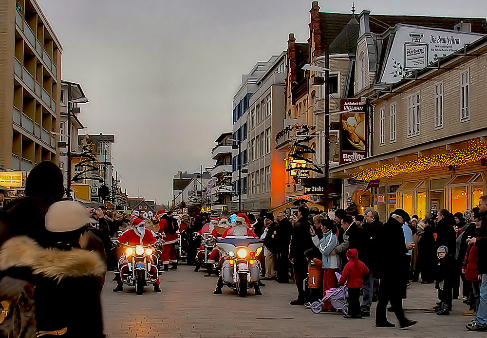 ...die Gehilfen des Weihnachtsmannes waren heute Nachmittag auf Sylt...