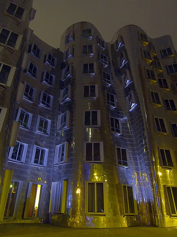 Die Gehry-Bauten im Düsseldorfer Medienhafen mal ein bisschen anders...