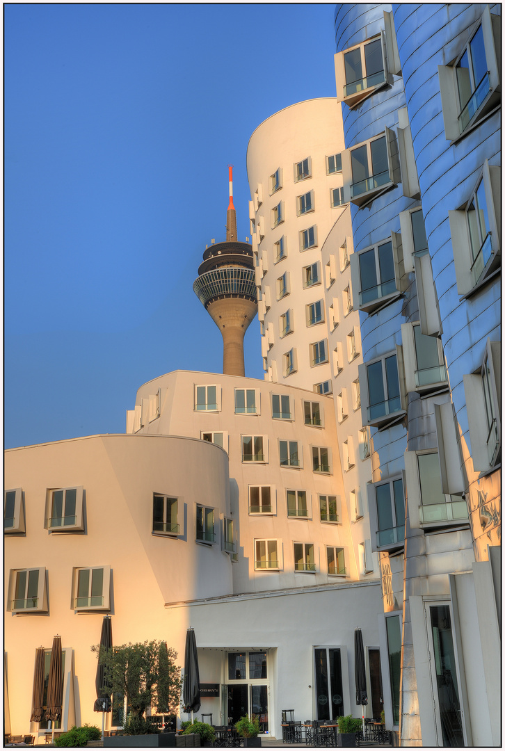 Die Gehry Bauten im Medienhafen Düsseldorf.