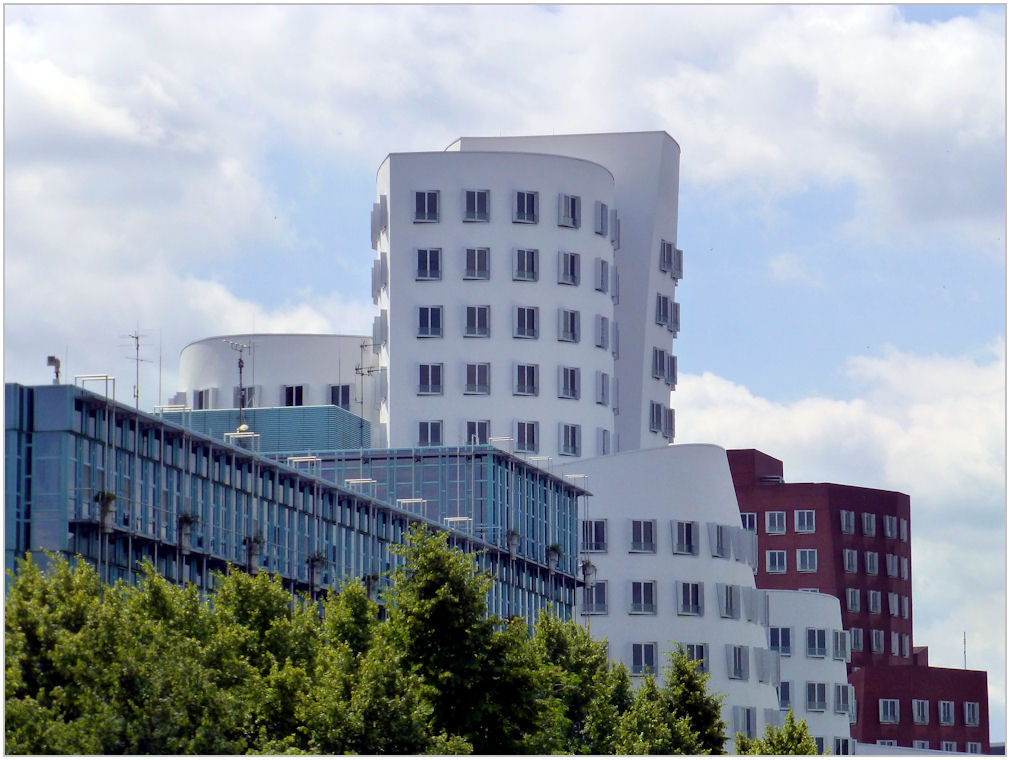 Die Gehry-Häuser und der WDR in Düsseldorf