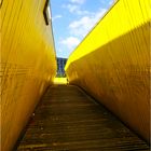 Die gelbe Holzbrücke