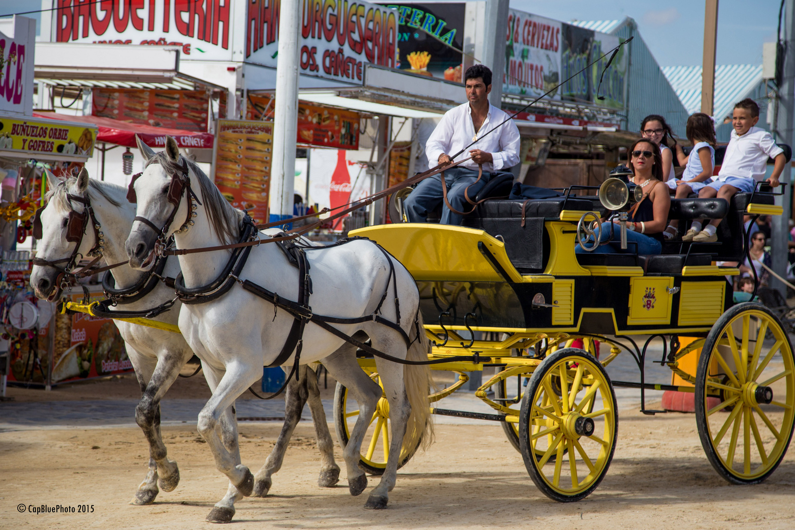Die gelbe (Post-) Kutsche auf der Feria in Chiclana