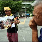 Die Gelben they want see Thaksin in prison...........a neutral Thai looks sceptical