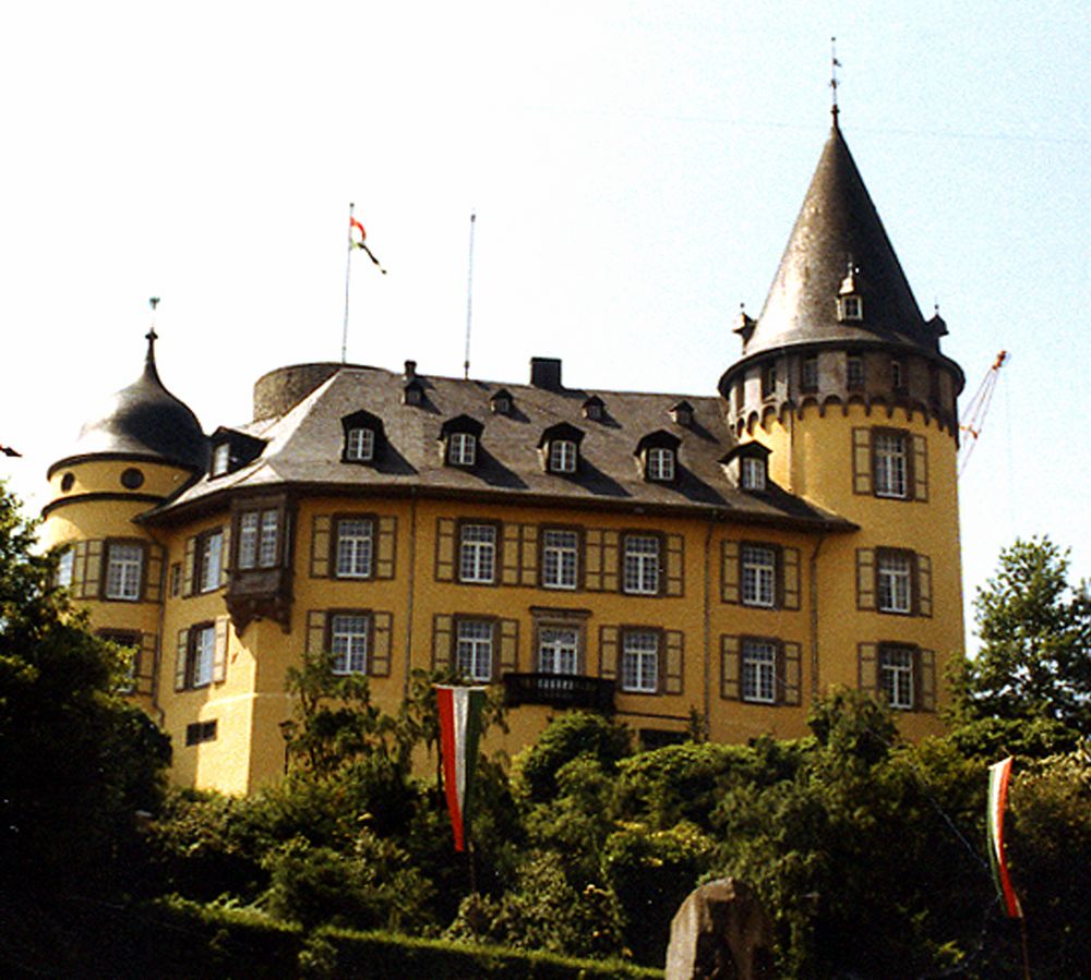 DIE GENOVEVA - BURG IN MAYEN / EIFEL