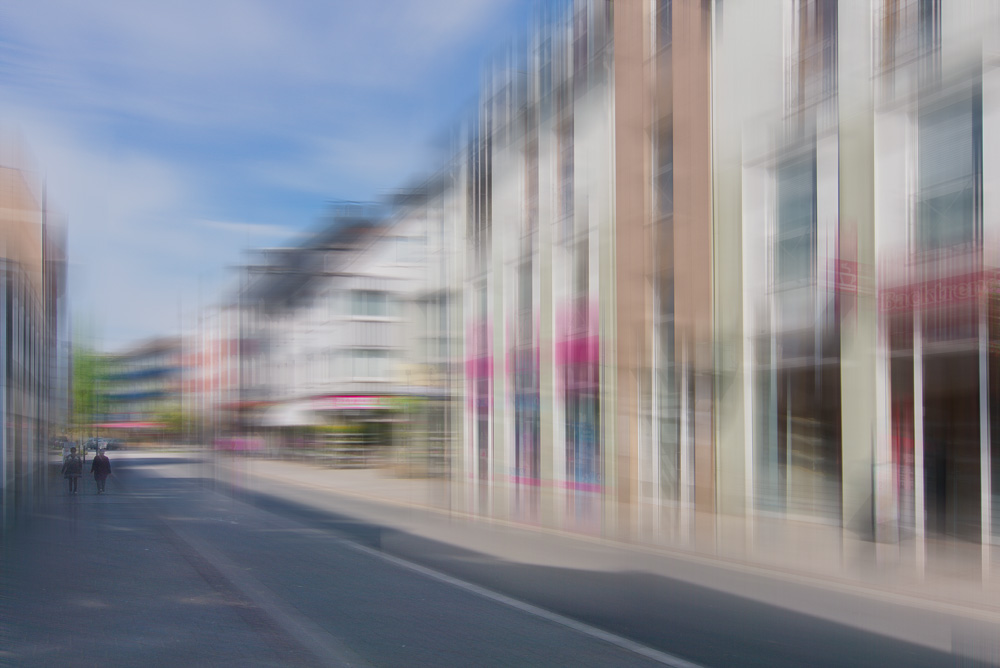 Die gerade umgestaltete Hauptstraße