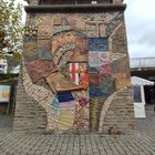 Die Geschichte der Stadt Cochem dargestellt auf einer Mauer