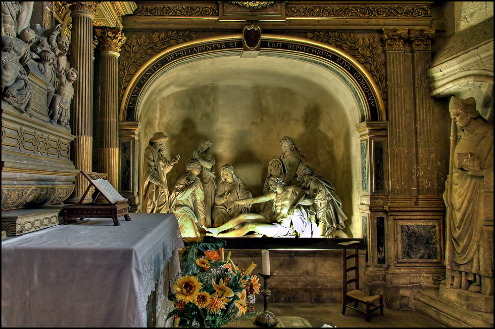 Die Geschichte vom Altar den Blumen und dem kleinen Stuhl