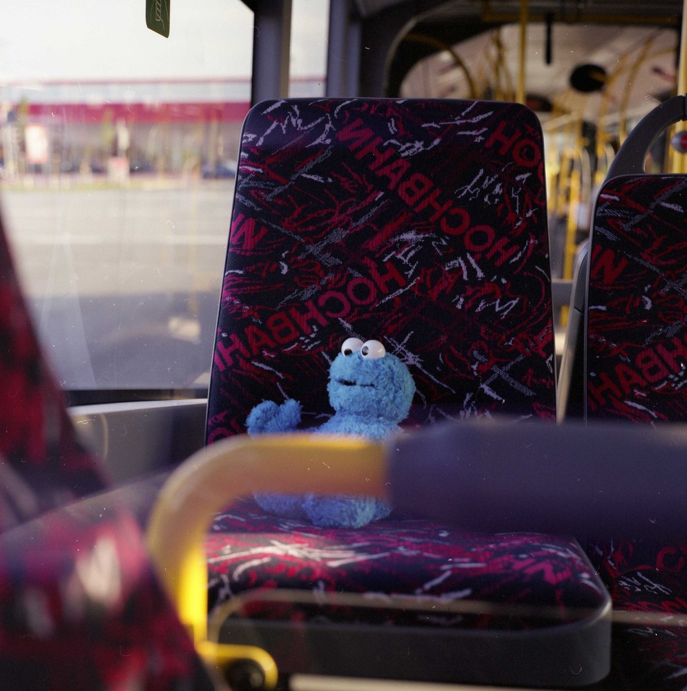 Die Gesichter der Menschen in Bahn und Bus intressieren uns schon lange nicht mehr