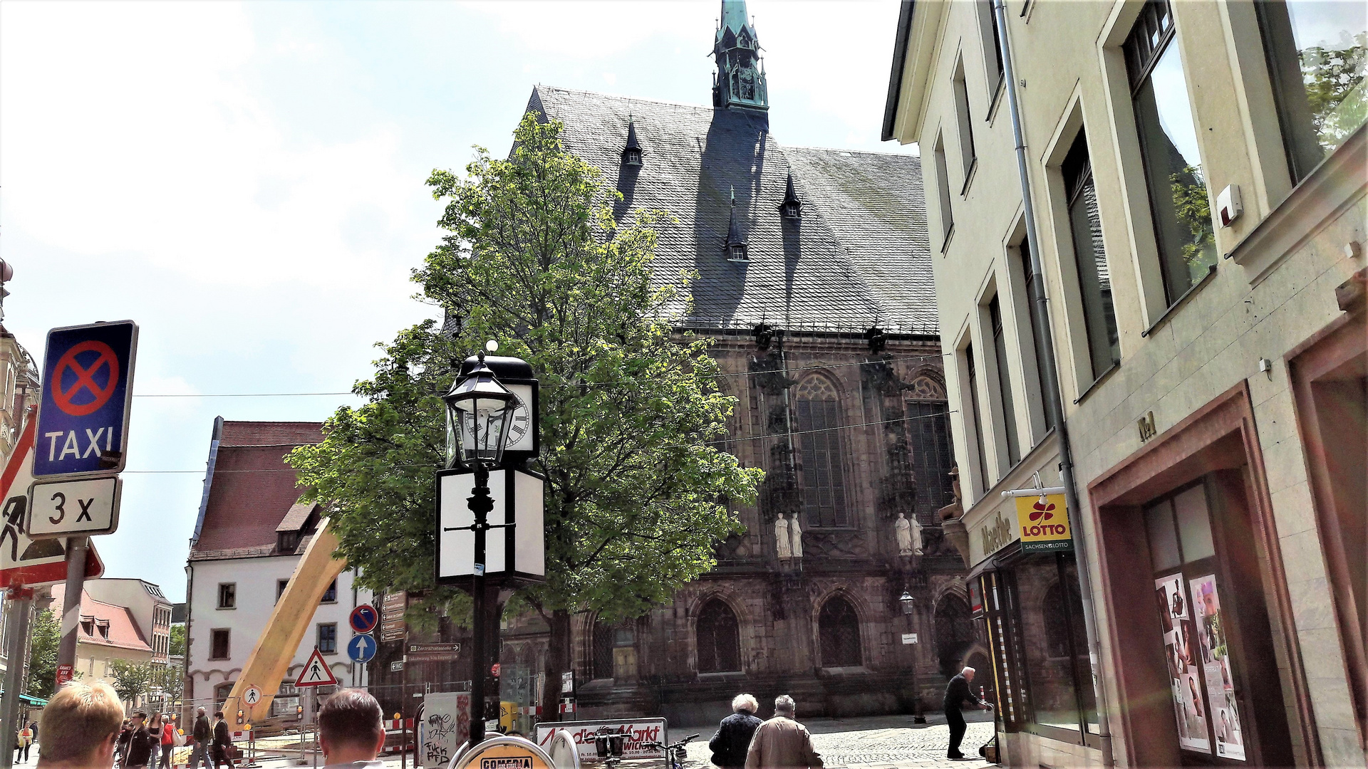  Die gestützte evangelisch-lutherische Kirche St. Marien in Zwickau