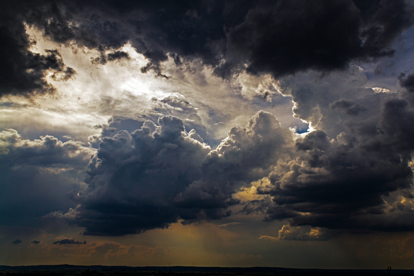 Die Gewitterwolken