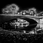 Die  Giebichenstein-Brücke in Halle Saale bei Nacht