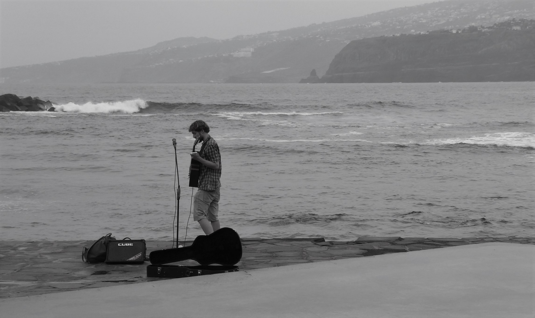 Die Gitarre und das Meer....