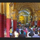 Die Gläubigen in der Maha Muni Pagode