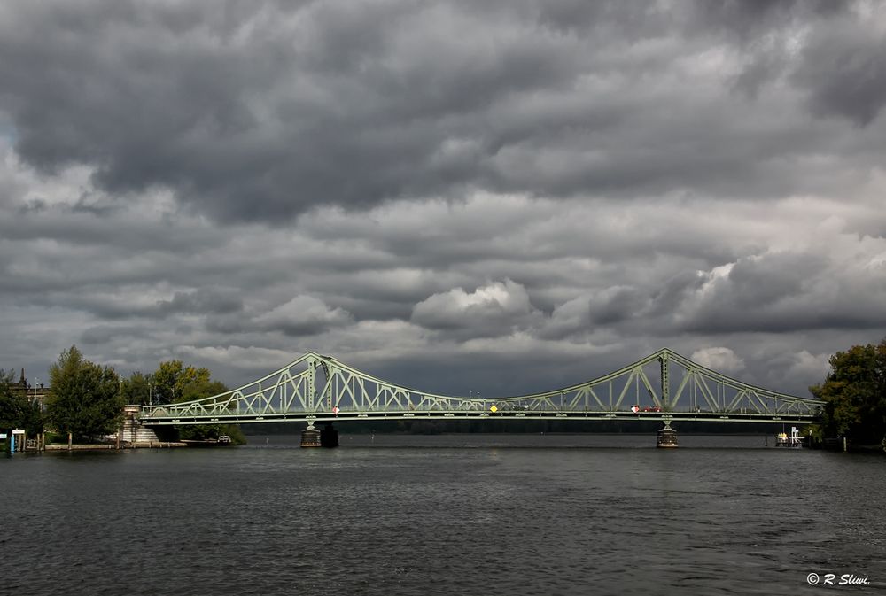 Die Glienicker-Brücke (der feine Unterschied) 