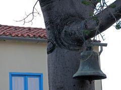 ..die Glocke am Baum..