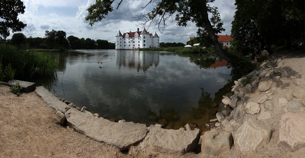 Die Glücksburg gestern Mittag