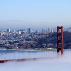 Die Golden Gate versinkt im Nebel mitten im Sommer 2011