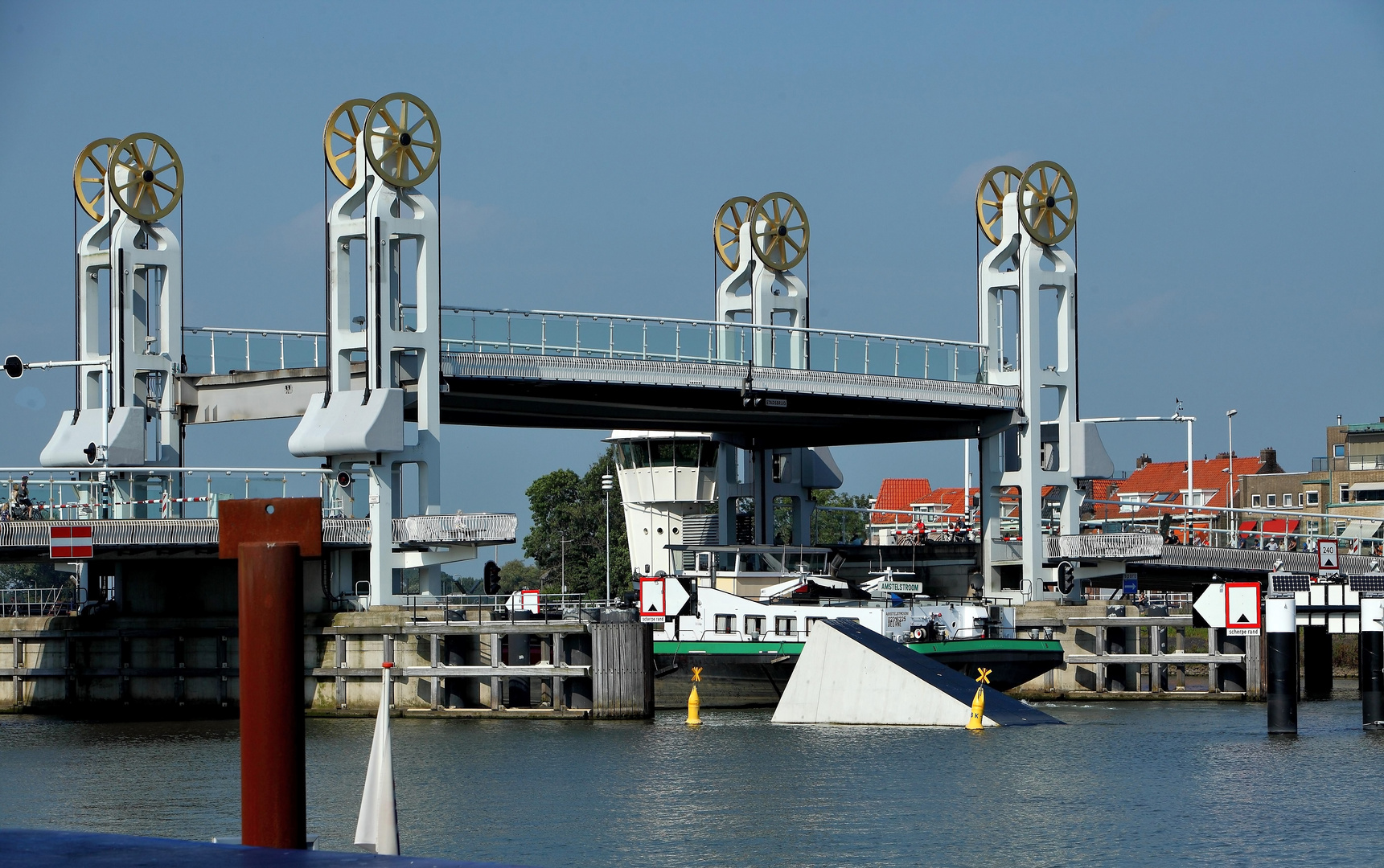 Die goldene Brücke von Kampen in den Niederlanden 