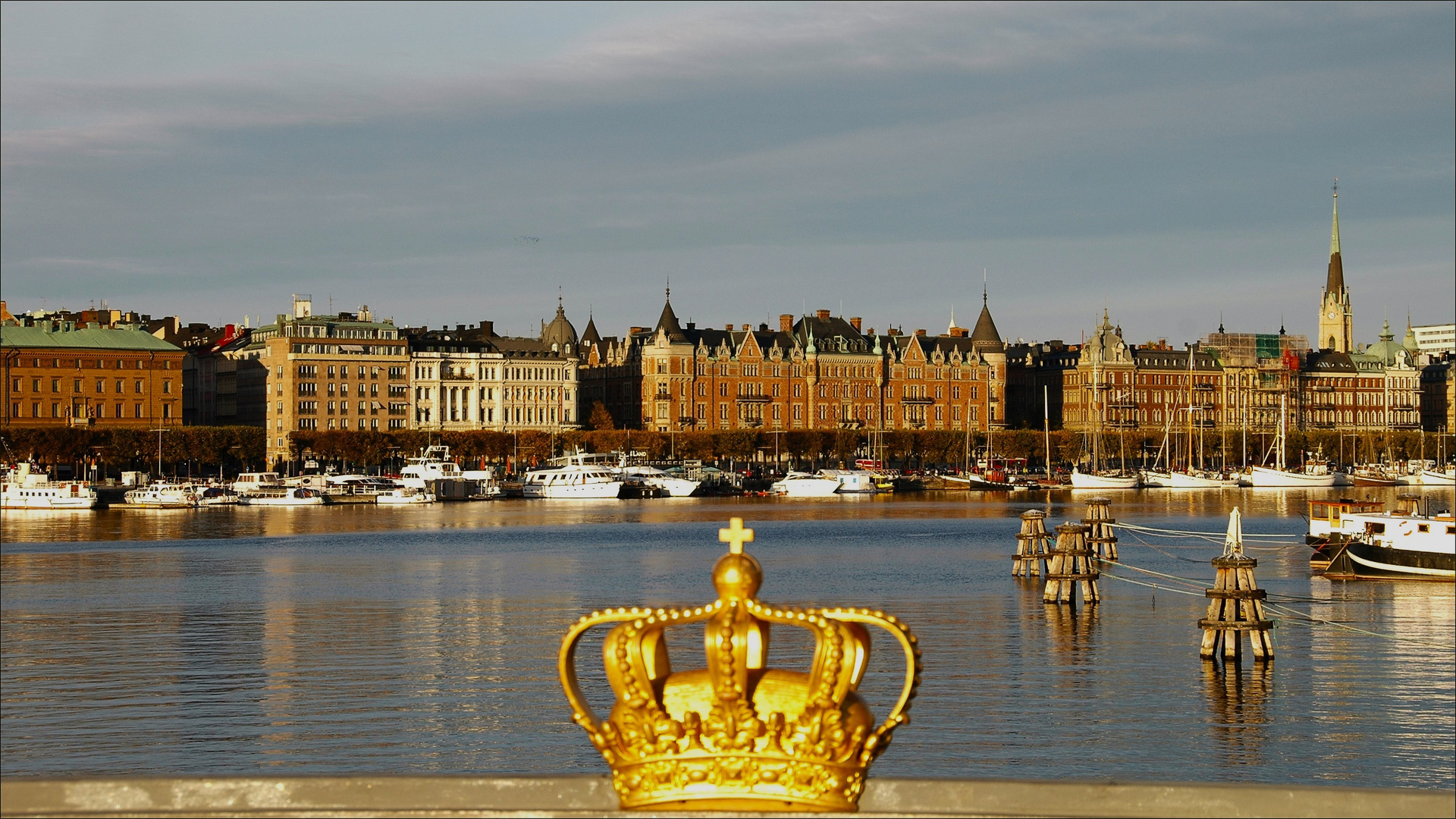 die Goldene Krone auf der Skeppsholm Brücke in Stockholm