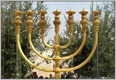 Die Goldene Menorah