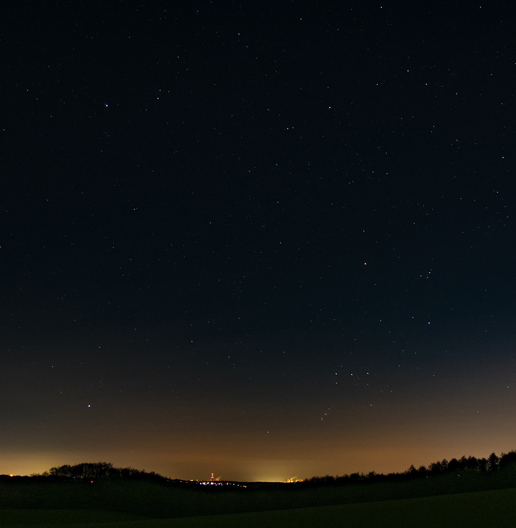 Die Goldnen Sternlein prangen Am Himmel hell und klar...