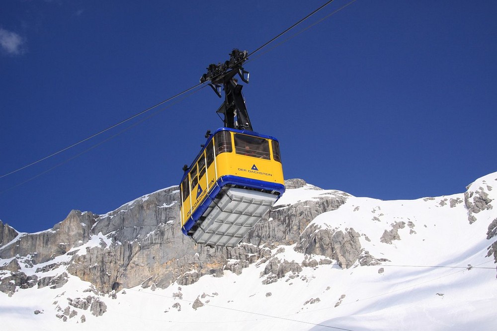 Die Gondel, in der bis zu 70 Personen Platz haben, brachte uns auf 2700m Höhe, auf denHunerkogel.