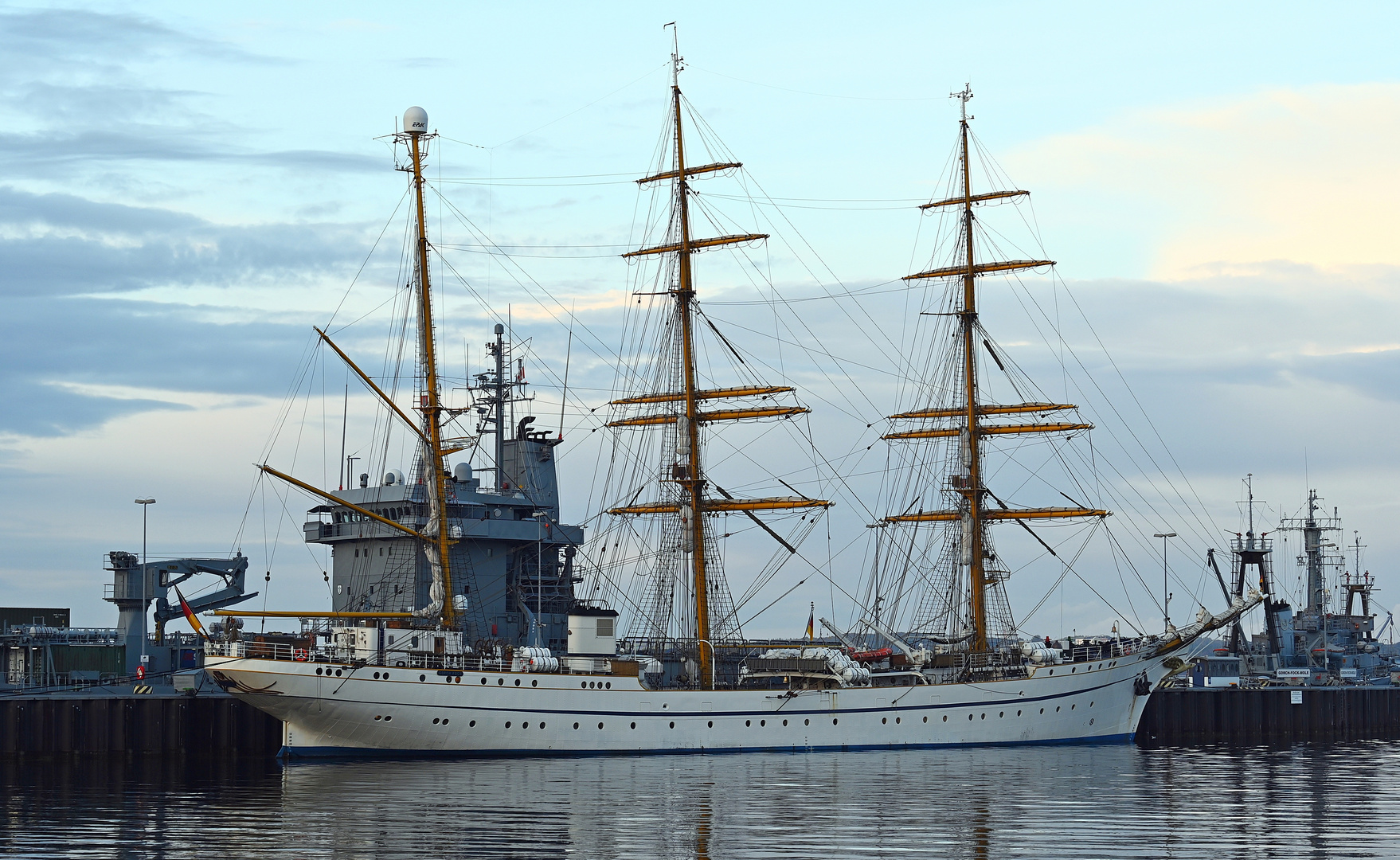 Die GORCH FOCK am Liegeplatz in Kiel