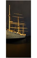 die "Gorch Fock" bei Nacht