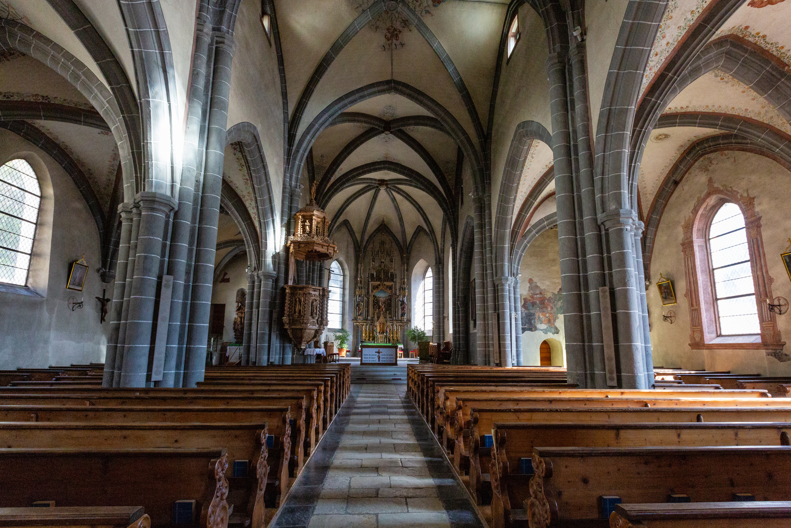 Die gotische St. Stephanskirche in Leuk-Stadt