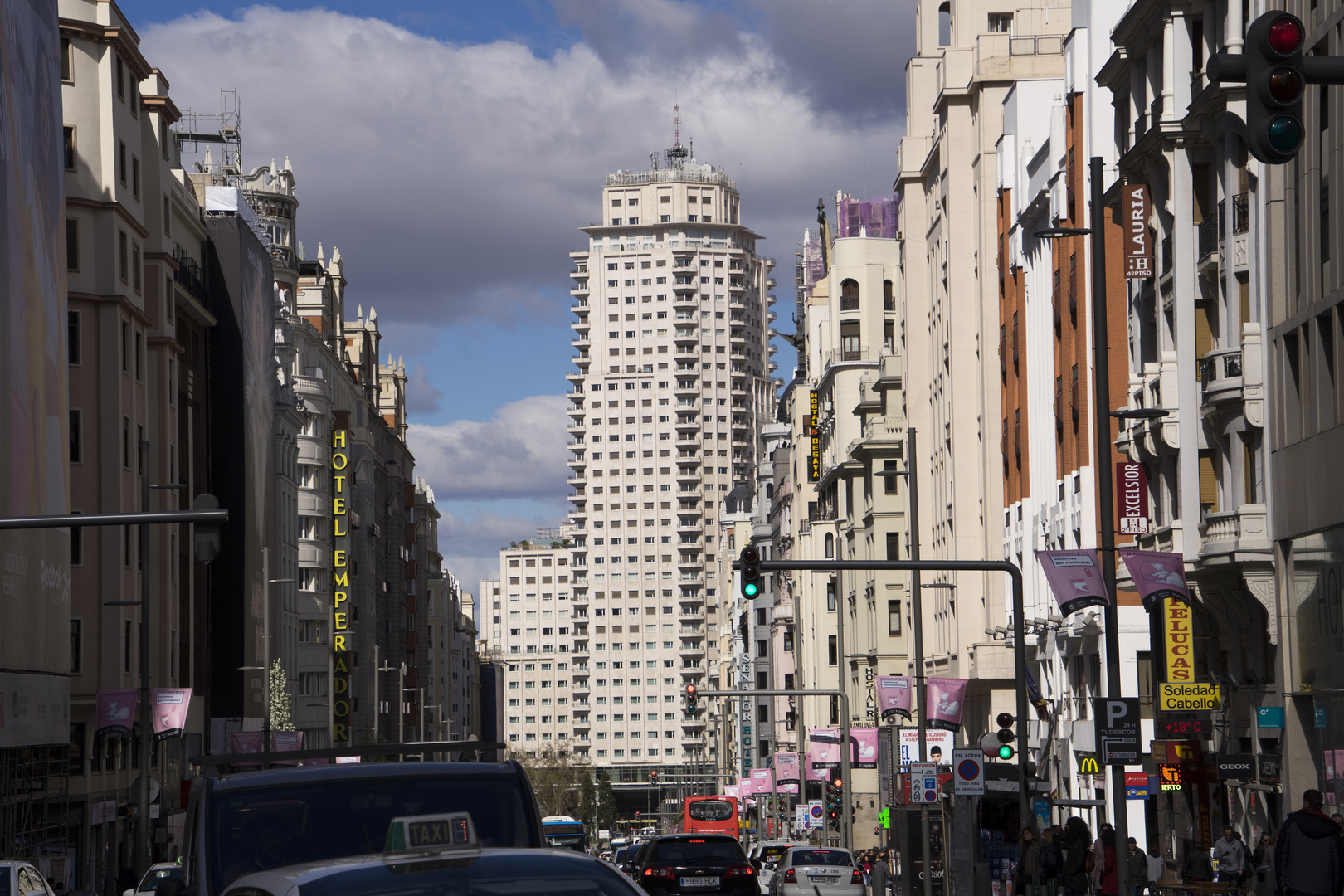 Die Gran Via in Madrid