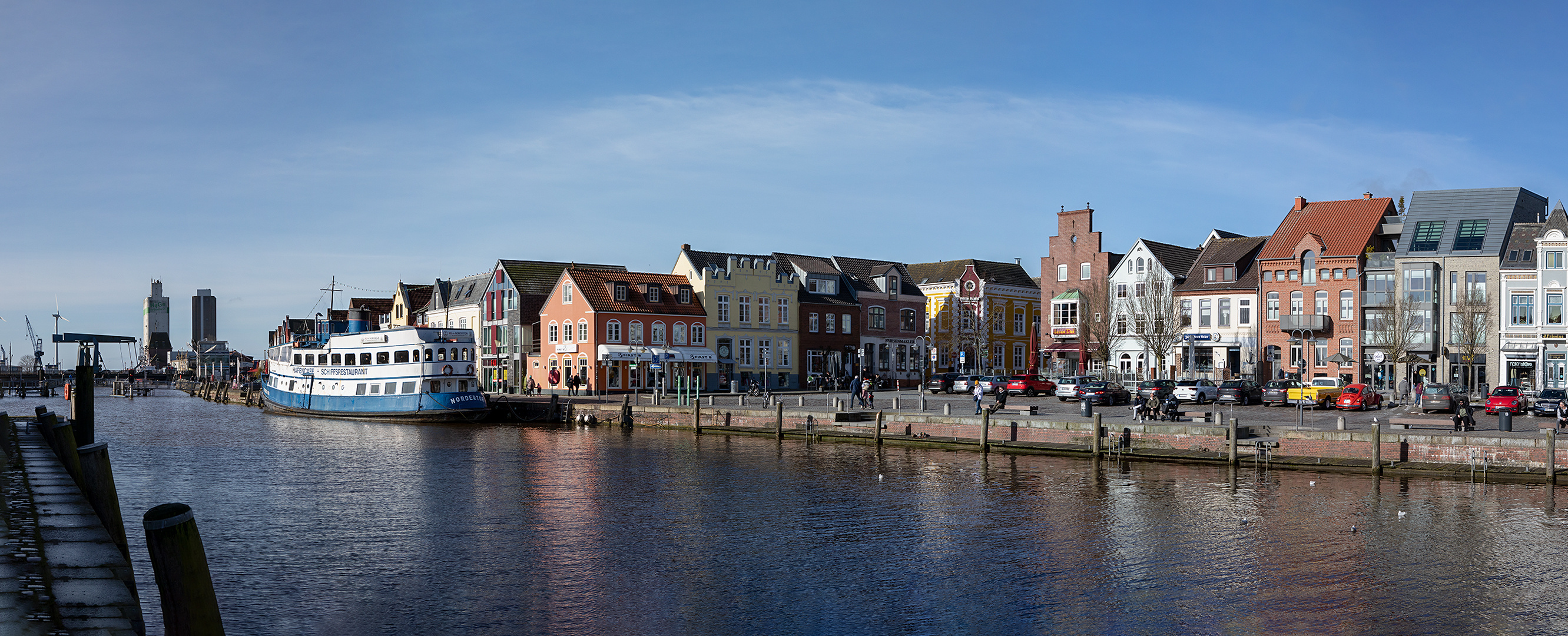 Die graue Stadt am Meer Foto