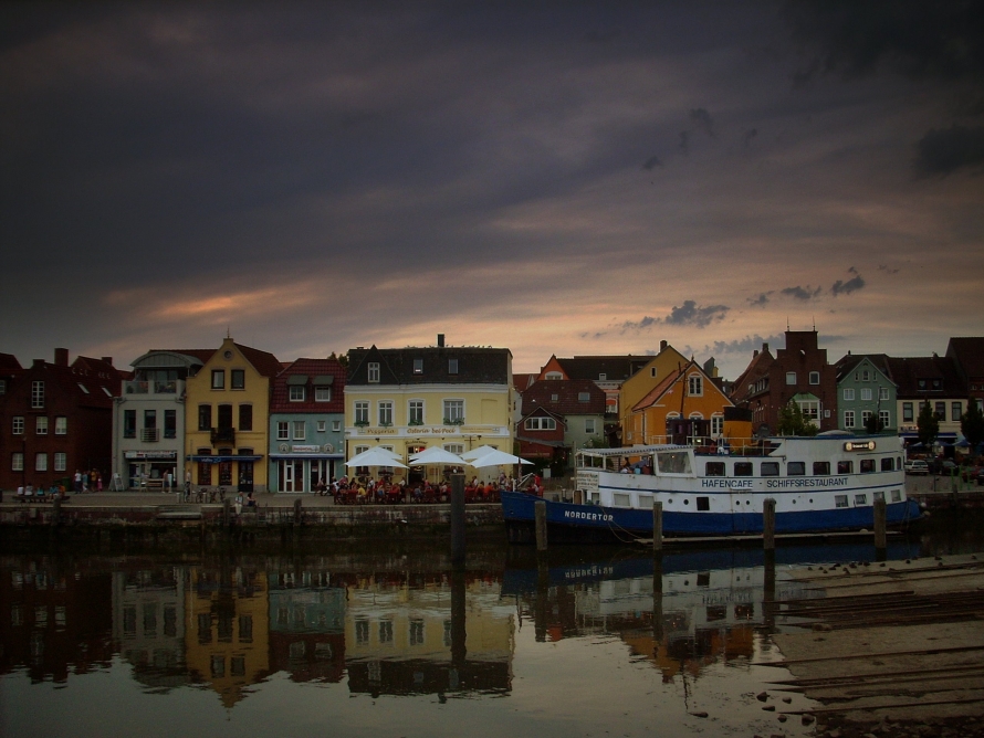 Die graue Stadt am Meer Foto