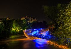 Die Grazer Murinsel bei Nacht