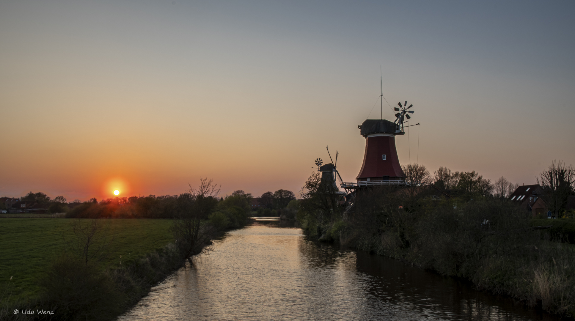 Die Greetsieler Zwillingsmühlen