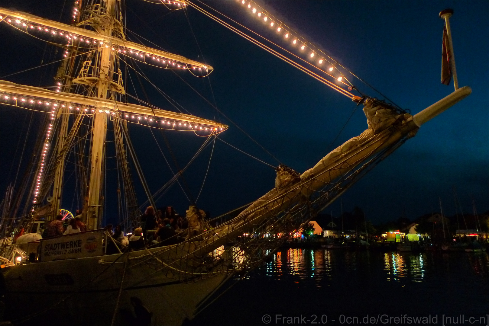 Die Greif beleuchtet zum Fischerfest