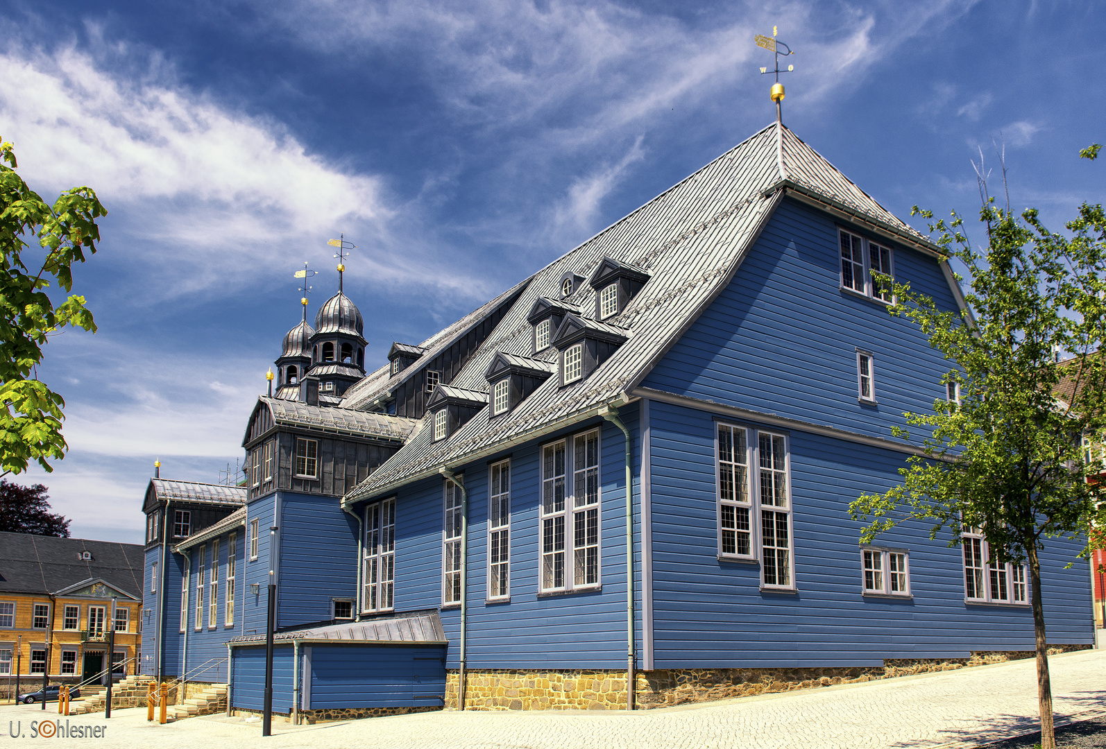 - die grösste Holzkirche Europas -